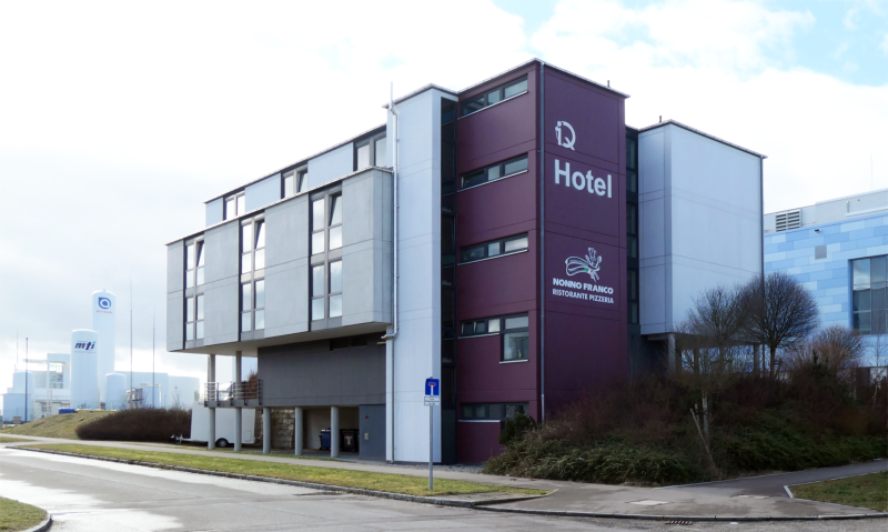 Datei:Iq-hotel building.png